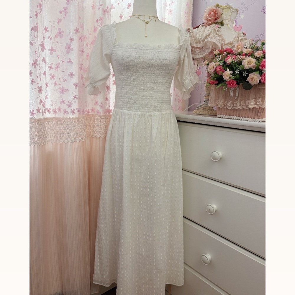 Reformation Marabella Smocked Square
Neck Midi Dress Cotton Puff Sleeve
